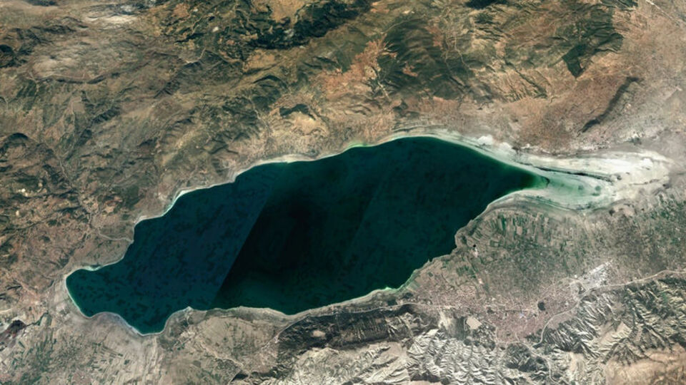 Burdur Gölü'nün gözyaşları! Fotoğrafa yansıdı...