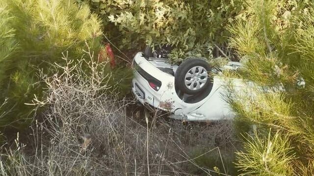 Balıkesir'de otomobil şarampole yuvarlandı: 2 ölü, 3 yaralı