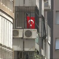 Brunson'un balkonuna Türk bayrağı