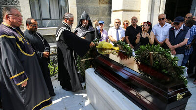 Ünlü yönetmen son yolculuğuna uğurlandı