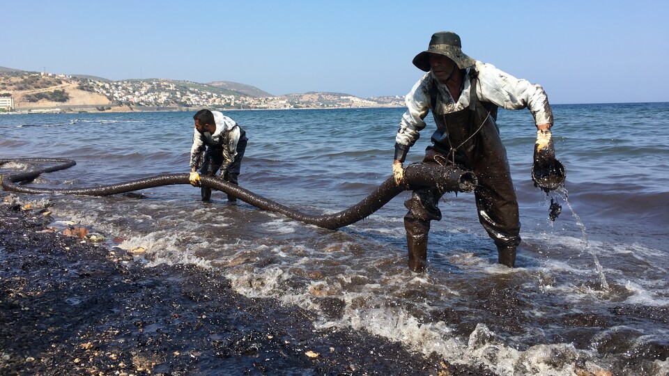Foça'daki akaryakıt sızıntısına yönelik soruşturma