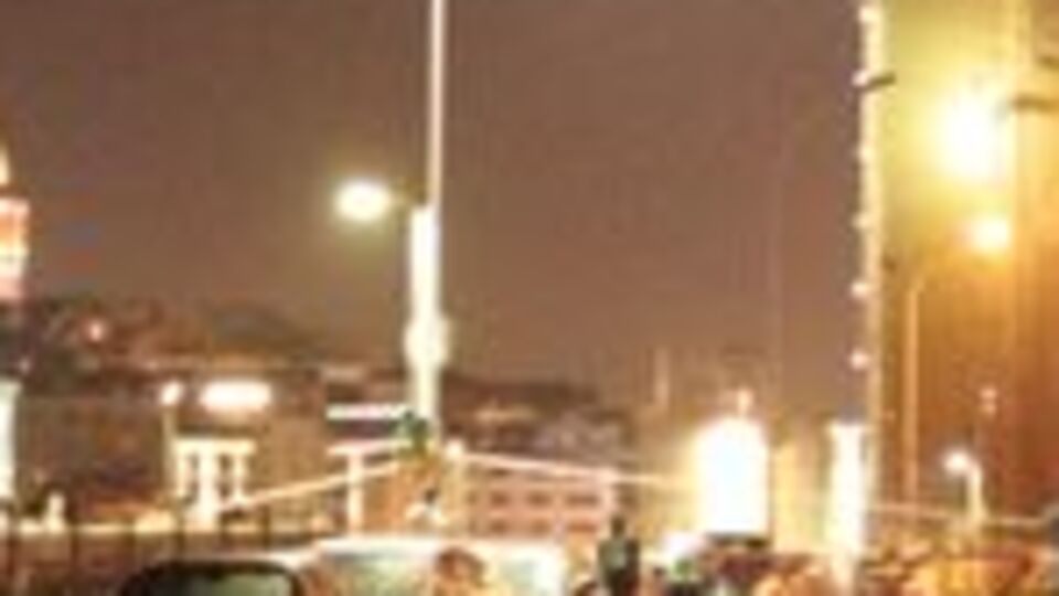 Galata Köprüsü trafiğe kapatıldı