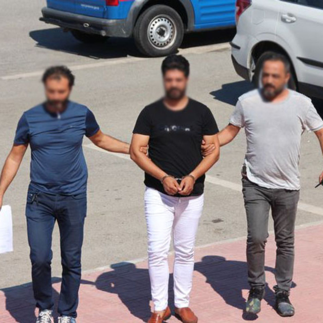 Sahte kimliğin sahibi de aranan şahıs çıkınca yakayı ele verdi