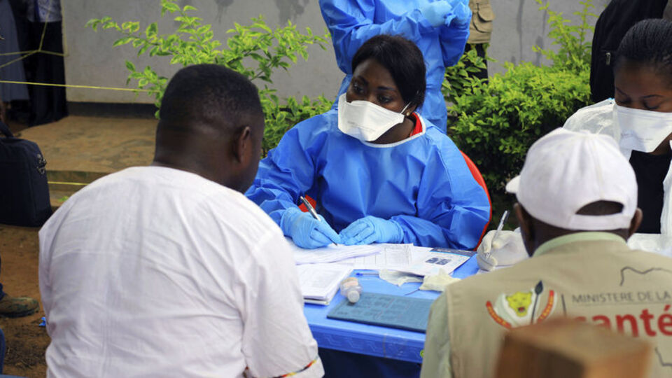 Ebola salgını can almaya devam ediyor