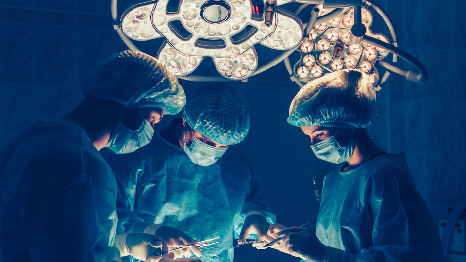 Et yiyen bakteri yüzünden cinsel organı kesildi!