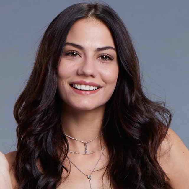 Demet'ten Seçkin'e destek