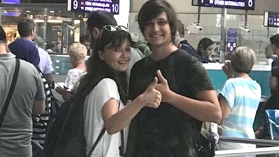 Oğlunu İngiltere'ye götürdü