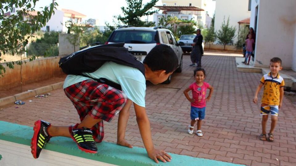 Kalbini sırtında taşıyor!