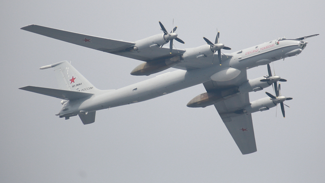 ABD jetleri, Rus savaş uçaklarını izledi!