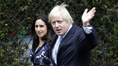 Peçe tartışmalarının hedefi olan eski Bakan boşanıyor!