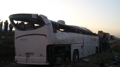 Yolcu otobüsü şarampole devrildi: 6 ölü, 44 yaralı