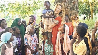 Gamze Özçelik, Afrikalı çocuklar için evini sattı