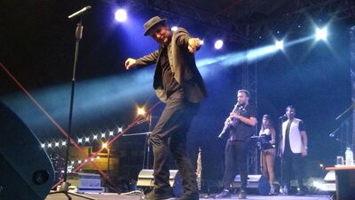 Memleketinde Roman havası oynadı