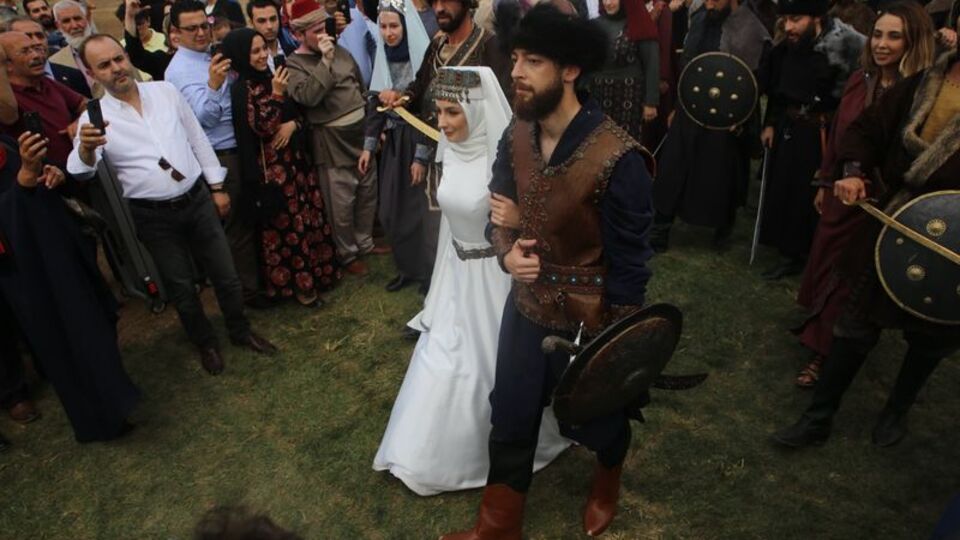 Eski bakanın oğluna 'Kayı düğünü'