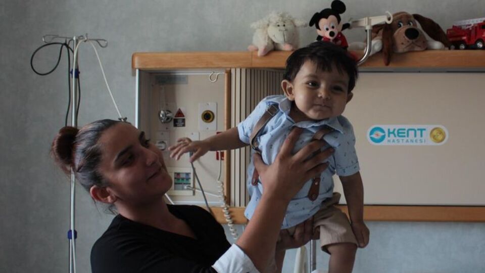 Böyle organ nakli görülmedi! Bağışçı karaciğerinden verdi hastane ücretsiz ameliyat etti