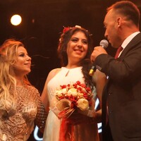 Merve Özbey gelin çiçeğine el koydu