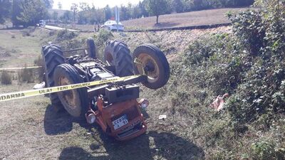 Traktör devrildi: Baba öldü, oğlu yaralı
