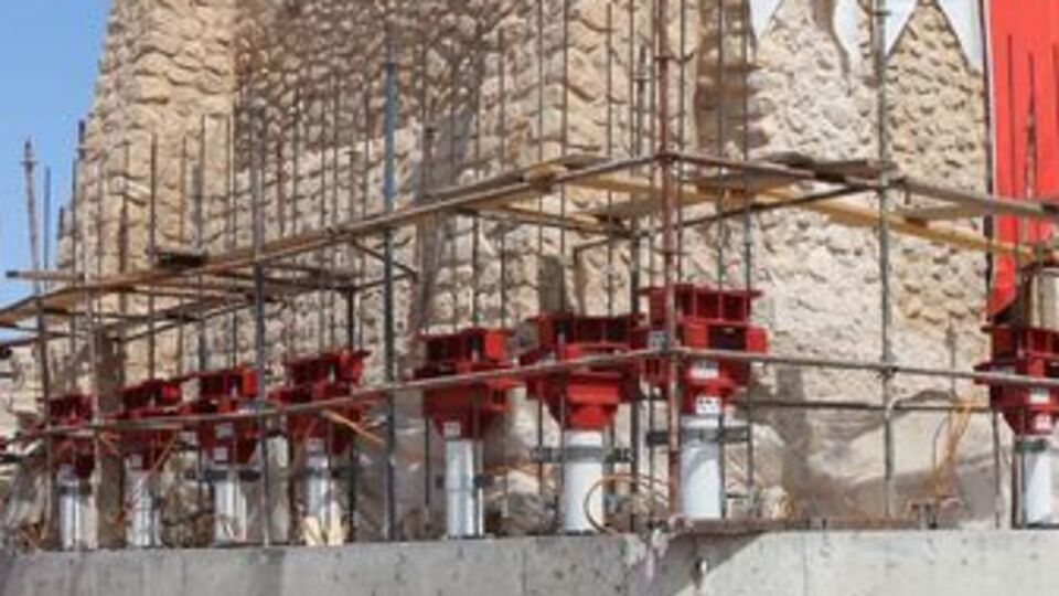 800 tonluk türbe taşınıyor!