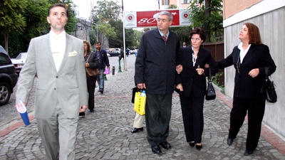 Kızlarını 12 yıl sonra cezaevinde gördü