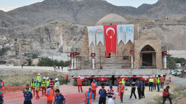 Hasankeyf'te 3'üncü tarihi eser taşınıyor