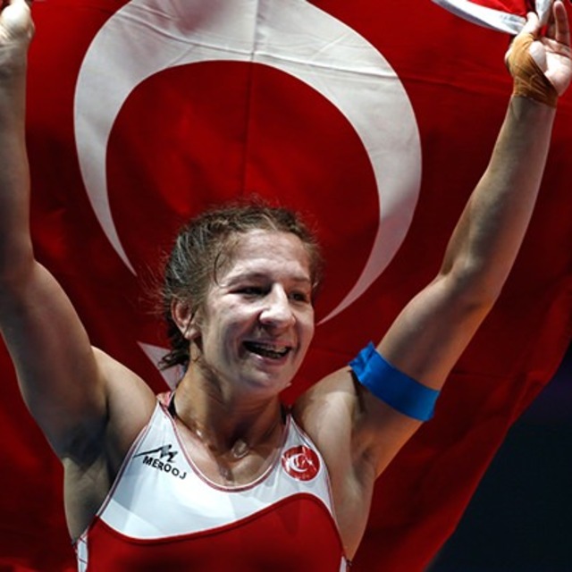 Yasemin Adar kimdir?
