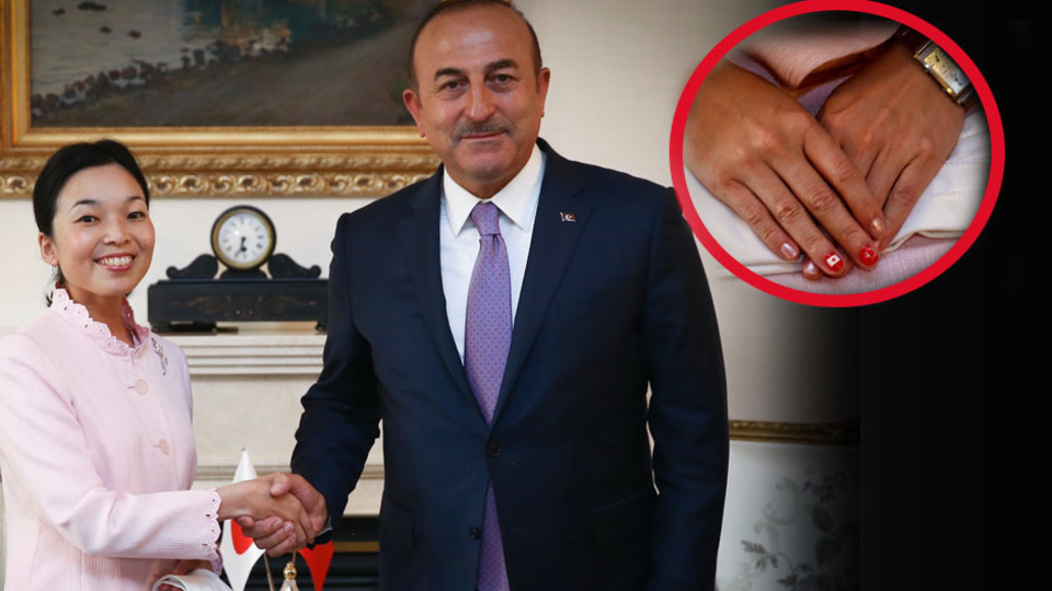 Görüşmede dikkat çeken detay!