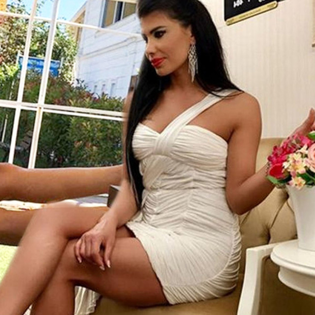 Hatice'nin bacak hareketi takipçilerini şaşırttı