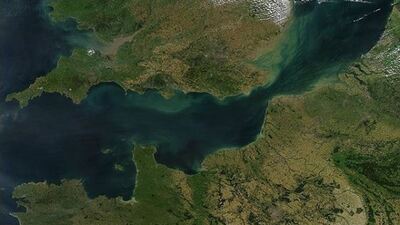 Atlas Okyanusu'na, Manş Denizi'ne ve Akdeniz'e kıyısı olan tek ülke hangisi?