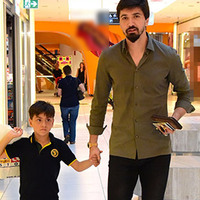 Tolga Zengin oğluyla oyuncak alışverişi yaptı