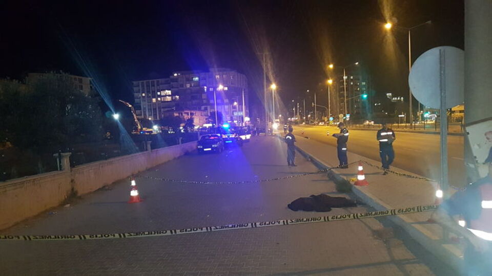Balıkesir'de otomobilin çarptığı yaya hayatını kaybetti