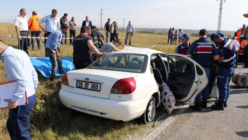 25 gün önce evlendi, trafik kazasında öldü