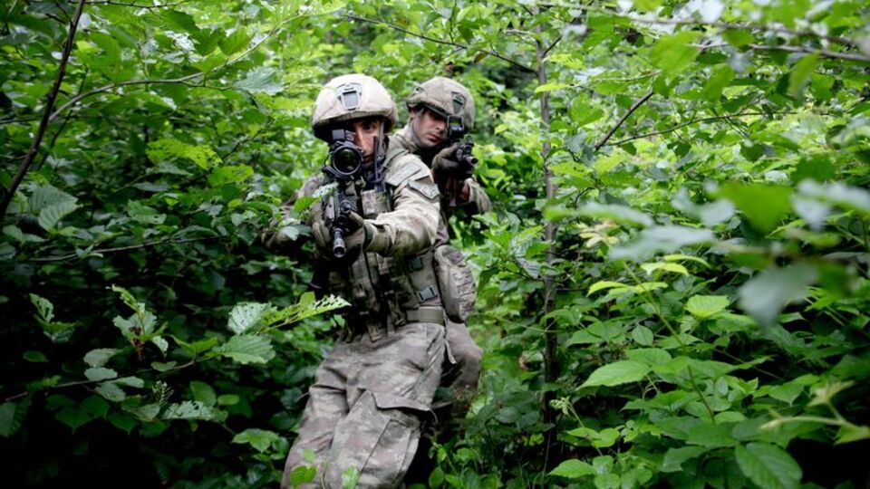 PKK'lı teröristlere kuzu çevirirken baskın!