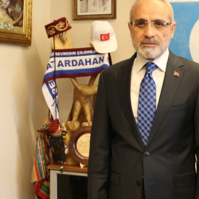 "Şehadete sevdalı milletimiz için esaret mümkün değildir"