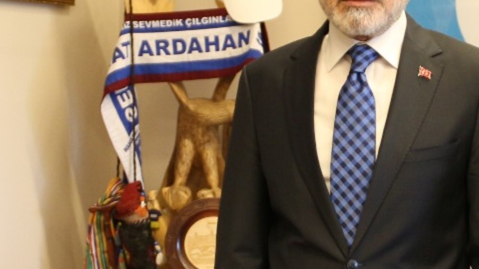 "Şehadete sevdalı milletimiz için esaret mümkün değildir"