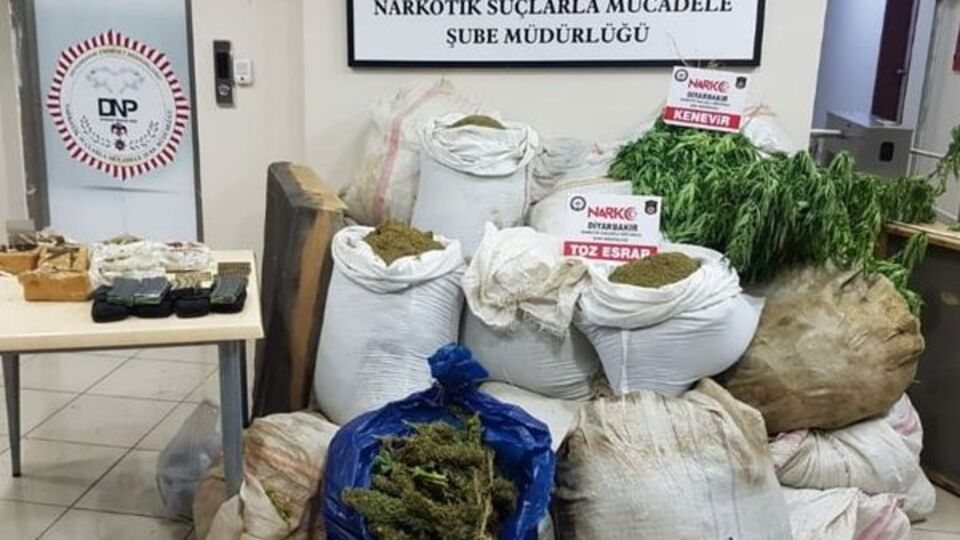 Diyarbakır'da teröre ve uyuşturucuya darbe!