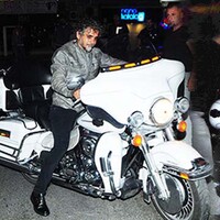 Ünlü oyuncu motosikletten düştü