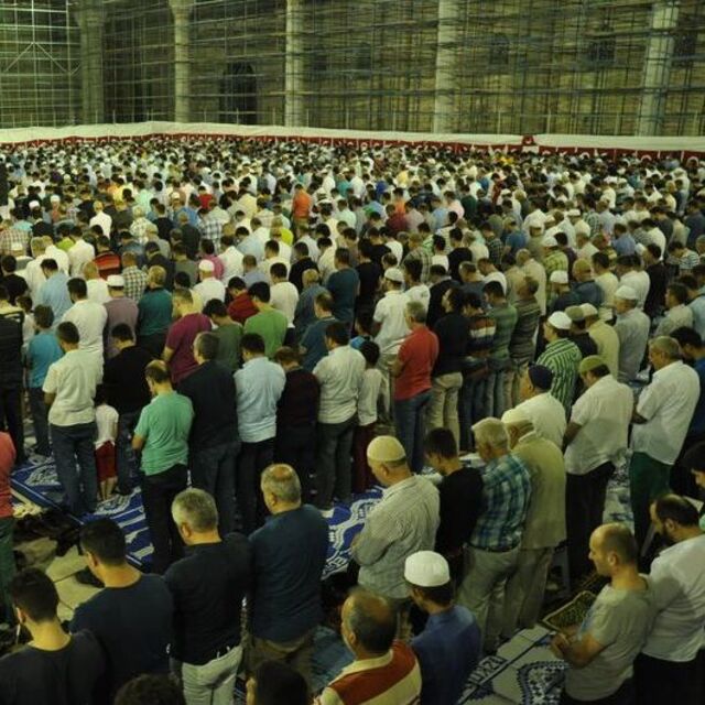 İzmir'de cuma namazı saat kaçta?