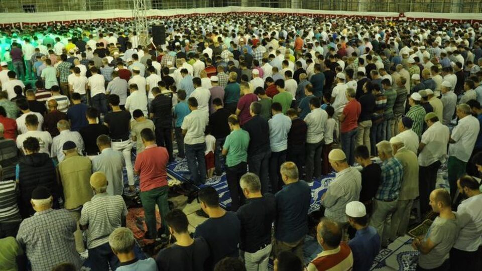 İzmir'de cuma namazı saat kaçta?