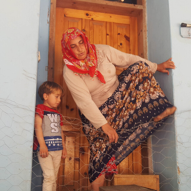 Baba-oğulun arasına tel örgüler girdi