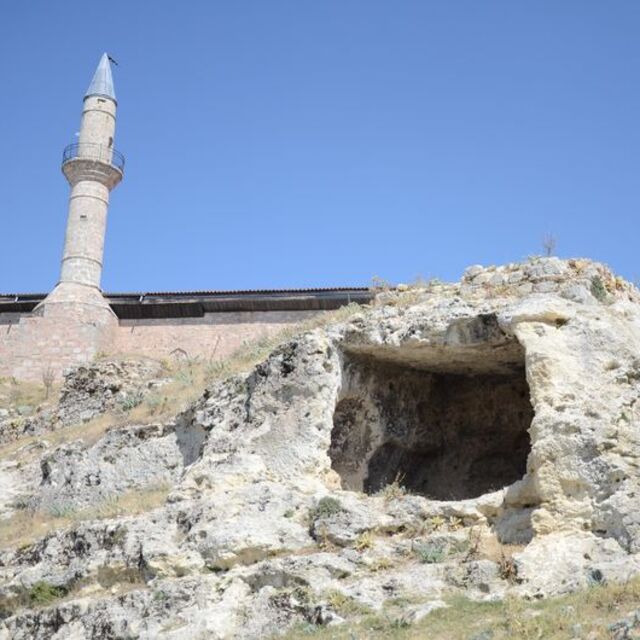 Mağaralardan binalara uzanan bir yerleşim yeri: Tabae