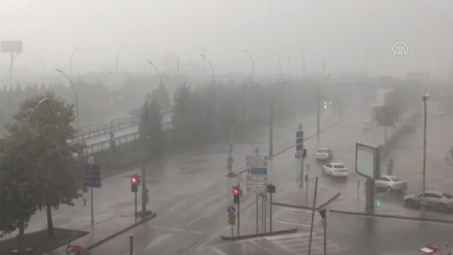 Kocaeli'yi sağanak vurdu
