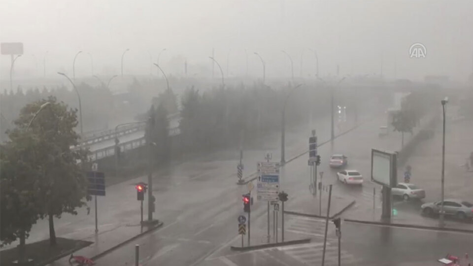 Kocaeli'yi sağanak vurdu