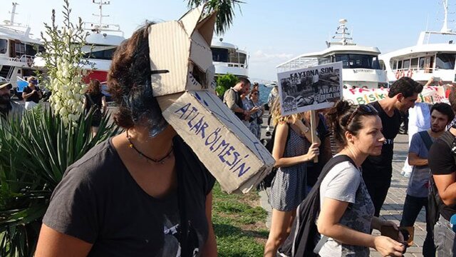 Büyükada'da fayton protestosu