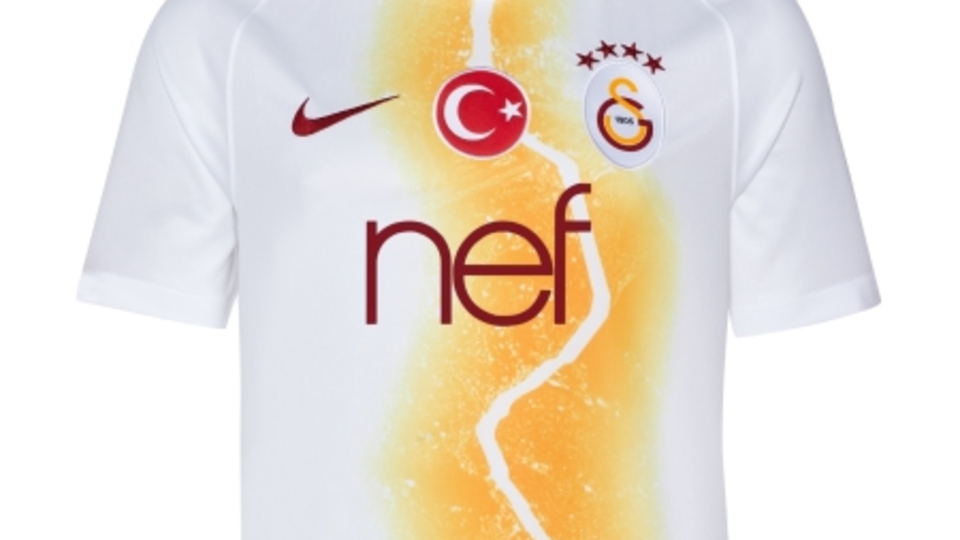 Galatasaray'ın 3. forması satışa sunuldu