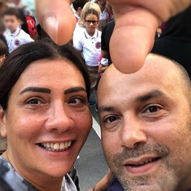 "Ne severdim, siyahtı bizim önlükler..."