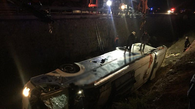Yolcu otobüsü devrildi: 8 ölü, 28 yaralı
