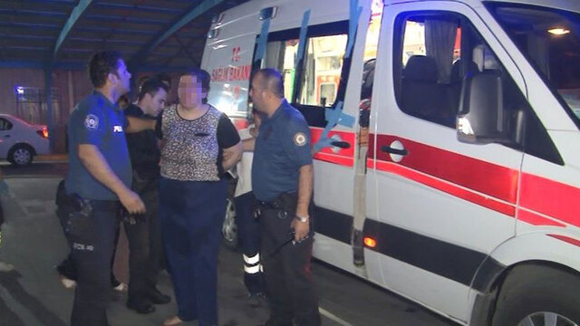 Annesi komşulara sığındı!
