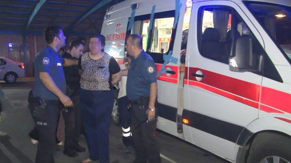 Annesi komşulara sığındı!