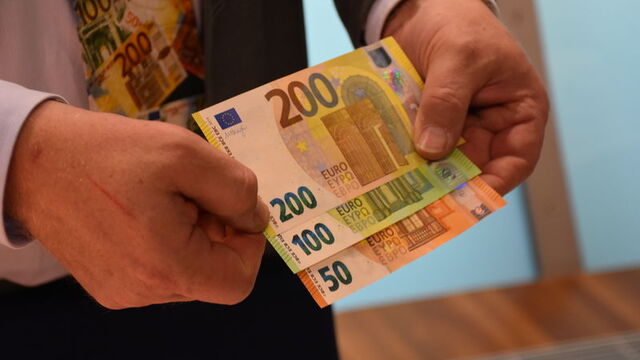 100 ve 200 Euro'yu 50 Euro boyutuna indirdi - Döviz Haberleri