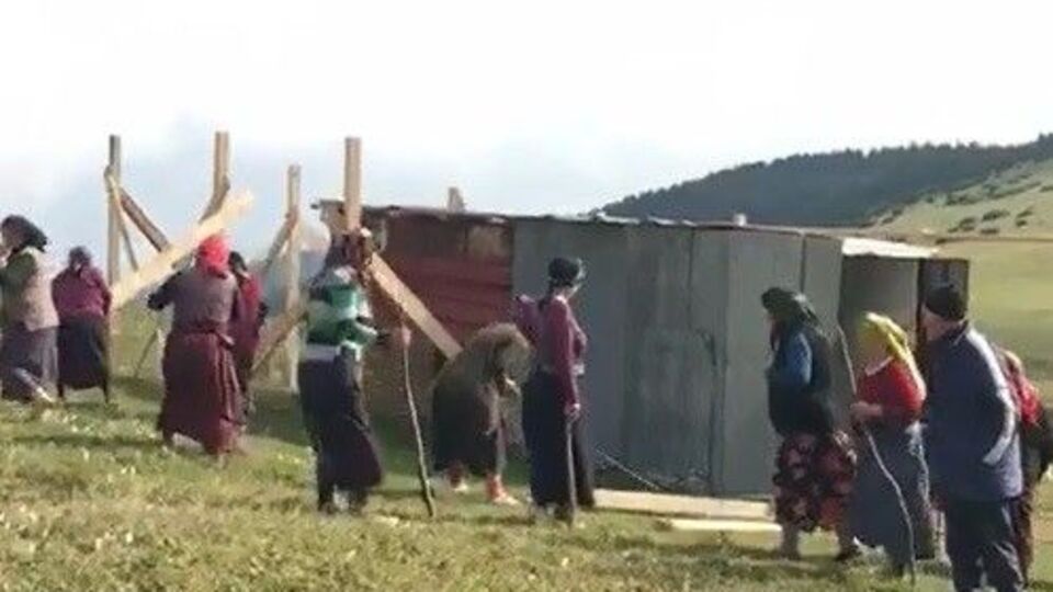 Kaçak yapıyı yaylada kadınlar böyle yıktı